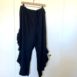 CUTE! Pants with slits and ruffled sides!